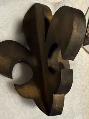 Classic Fleur-de-Lis Wall Accent in Bronze